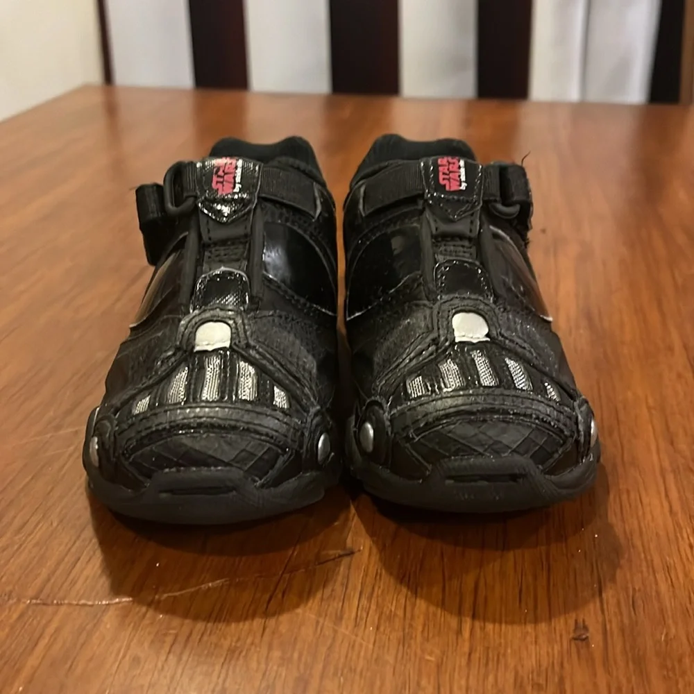 Stride Rite Star Wars Darth Vader Lighted Shoes Sneakers Boys Toddlers 8.5 Wide